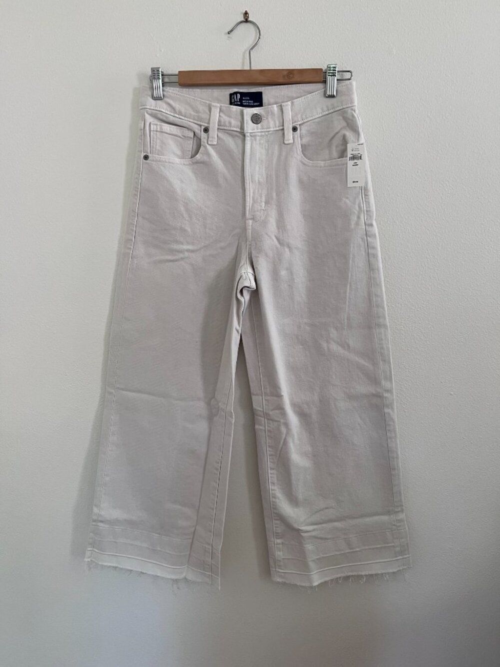GAP High Rise Wide Leg Crop in color Milk - Short